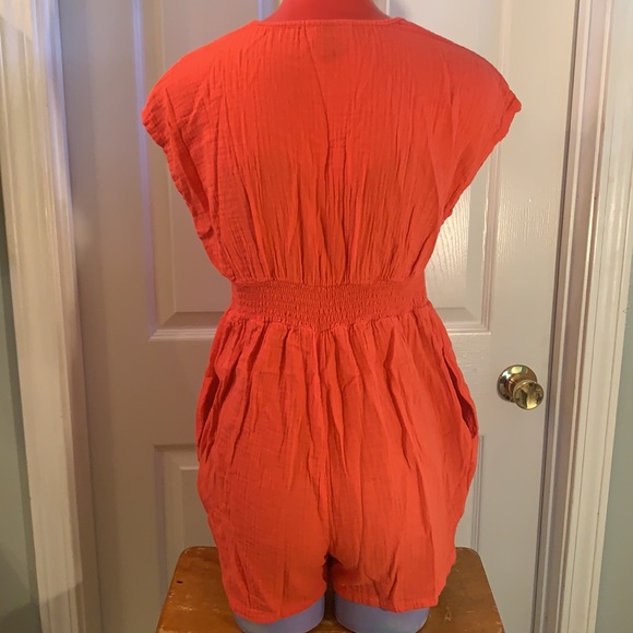 Coral Romper w/ DEEP POCKETS! - Picture 4 of 9